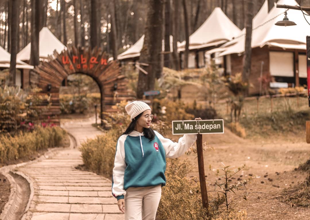 Asiknya Berfoto, Menilik Lokasi, Sisi Menarik, Paket Wisata, Penginapan di Cikole