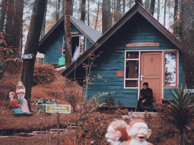 Asiknya Berfoto, Menilik Lokasi, Sisi Menarik, Paket Wisata, Penginapan di Cikole