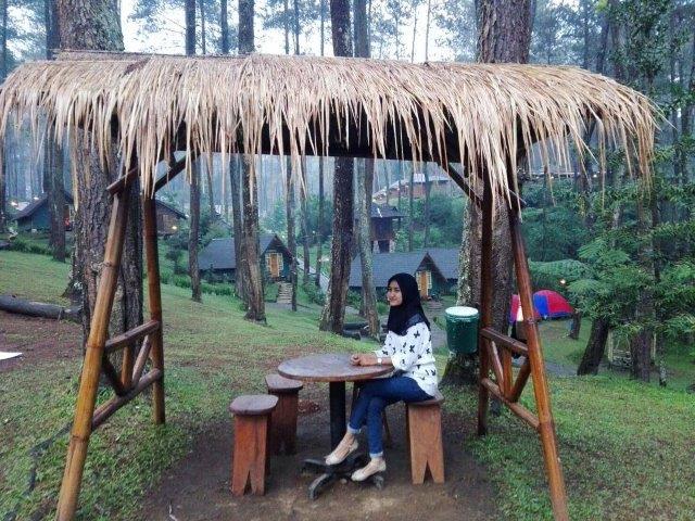 Asiknya Berfoto, Menilik Lokasi, Sisi Menarik, Paket Wisata, Penginapan di Cikole