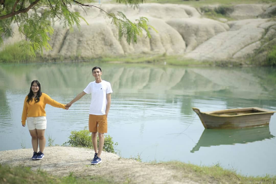Harga Tiket Masuk, Bukan Fenomena Alam, Rutenya Mudah, Keindahan Warna Air, Disambut Ramah, Warna Air Berubah, Sewa Perahu, Ada Penampakan