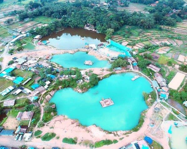 Harga Tiket Masuk, Bukan Fenomena Alam, Rutenya Mudah, Keindahan Warna Air, Disambut Ramah, Warna Air Berubah, Sewa Perahu, Ada Penampakan