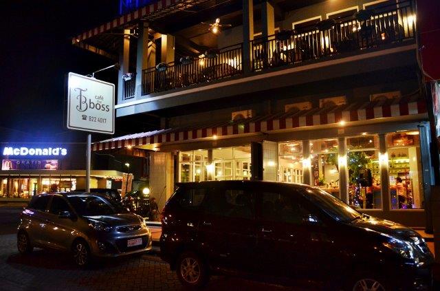 1. Masakini Food &amp; Galery, 2. De Oxford Cafe, 3. Undercoffee Music Cafe , 4. Cafe The Boss, 5. Fireflies Coffee, 6. Pancious , 7. Lobby Cafe &amp; Resto, 8. Black Canyon Coffee, 9. Coffee Galang, 10. Top Up Cafe