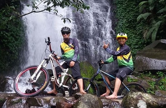 1. Memiliki 7 Air Terjun dalam Satu Kawasan, 2. Curug Utama Ditemani Curug Kecil di Bawahnya, 3. Bebatuan Memperindah Pemandangan Curug, 4. Perbukitan nan Eksotis, 5. Membangkitkan Jiwa Petualang, 6. Mencari Air Terjun yang Hilang, 7. Berkemah di Kawasan Air Terjun, 8. Membawa Perbekalan yang Cukup, 9. Berasal dari Kisah Buah Purut
