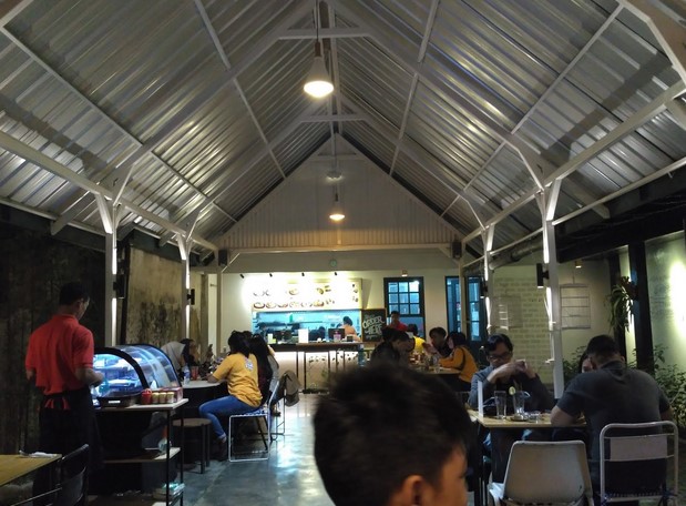 1. Rockepo Coffee &amp; Eatery, 2. Cafe 190, 3. Banana Bee, 4. Taboo Coffee, 5. Lalune Coffee, 6. Waroenk Upside Down, 7. Marka Cafe, 8. The Parlor, 9. District 29, 10. Magma Plate
