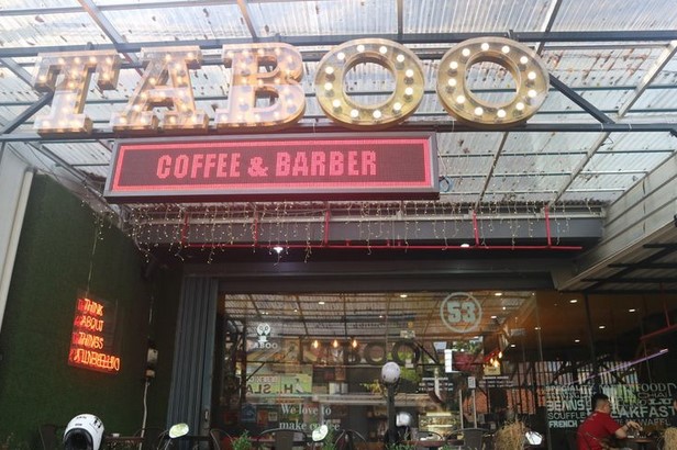 1. Rockepo Coffee &amp; Eatery, 2. Cafe 190, 3. Banana Bee, 4. Taboo Coffee, 5. Lalune Coffee, 6. Waroenk Upside Down, 7. Marka Cafe, 8. The Parlor, 9. District 29, 10. Magma Plate