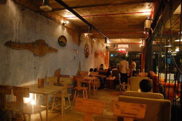 1. Warung Mee Tebet, 2. Hardrock Cafe, 3. Hause Rooftop, 4. Never Been Better, 5. Sinou Cafe &amp; Eatery, 6. Yesterday Bakcyard, 7. BR Cafe Live Music, 8. Warung Nagih, 9. Wannabe Cafe &amp; Resto, 10. Liquid Exchange