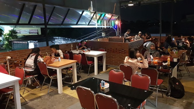 1. Warung Mee Tebet, 2. Hardrock Cafe, 3. Hause Rooftop, 4. Never Been Better, 5. Sinou Cafe &amp; Eatery, 6. Yesterday Bakcyard, 7. BR Cafe Live Music, 8. Warung Nagih, 9. Wannabe Cafe &amp; Resto, 10. Liquid Exchange