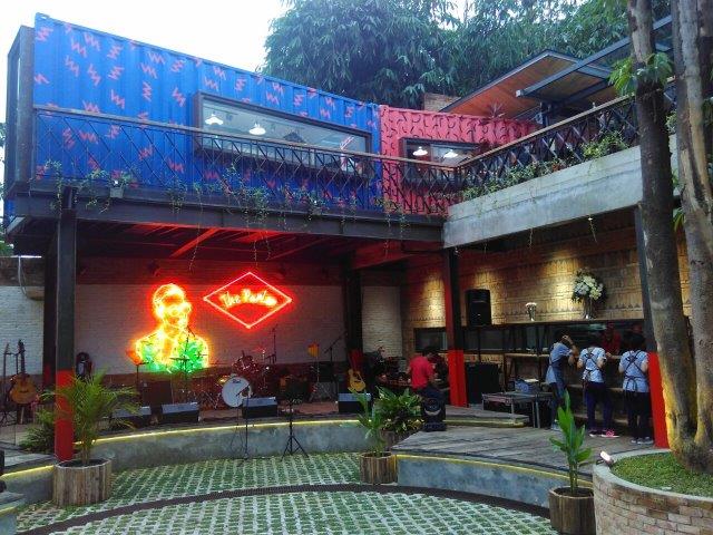 1. Rockepo Coffee &amp; Eatery, 2. Cafe 190, 3. Banana Bee, 4. Taboo Coffee, 5. Lalune Coffee, 6. Waroenk Upside Down, 7. Marka Cafe, 8. The Parlor, 9. District 29, 10. Magma Plate