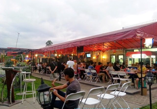 1. Warung Mee Tebet, 2. Hardrock Cafe, 3. Hause Rooftop, 4. Never Been Better, 5. Sinou Cafe &amp; Eatery, 6. Yesterday Bakcyard, 7. BR Cafe Live Music, 8. Warung Nagih, 9. Wannabe Cafe &amp; Resto, 10. Liquid Exchange