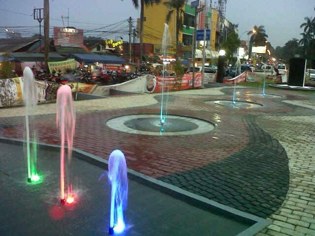 1. Kebun Raya Bogor, 2. Masjid Raya, 3. Taman Safari, 4. Taman Air Mancur, 5. Taman Kencana, 6. Taman Peranginan, 7. Taman Topi, 8. Telaga Warna, 9. Gunung Riung, 10. TWM Park, 11. Hutan Kota Ahmad Yani, 12. Lapangan Sempur