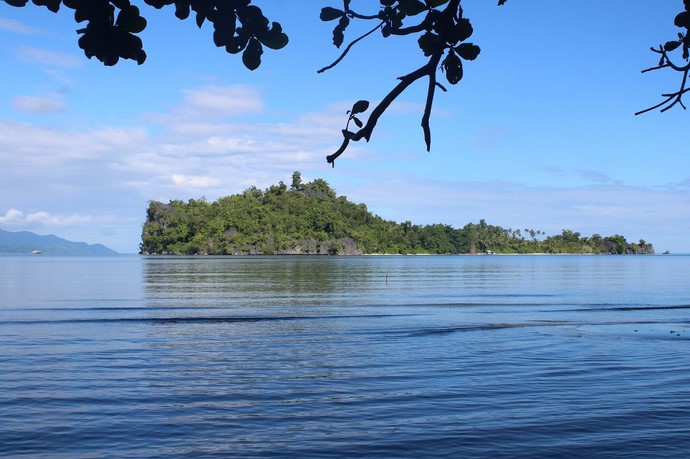 1. Lawena, 2. Hukurila, 4. Natsepa, 5. Santai Beach, 6. Lubang Buaya Morella, 7. Allang Asaude, 8. Liang, 9. Huluwa, 10. Namasua