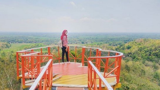 1. Letaknya Berada di Ketinggian, 2. Spot Foto Penuh Warna, 3. Deck Cinta sebagai Highlight Bukit Cinta Bayat, 4. Diminati Berbagai Kalangan, 5. Ramai di Media Sosial, 6. Memiliki Sejarah yang Mendalam, 7. Tike Masuk Gratis, 8. Perjuangan Menuju Puncak Bukit Cinta Bayat
