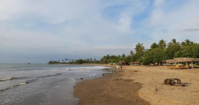1. Kuta Bali, 2. Florida Anyer, 3. Klayar, 4. Lovina, 6. Pelabuhan Ratu, 7. Sanur, 8. Alif Stone Park, 9. Kolbano