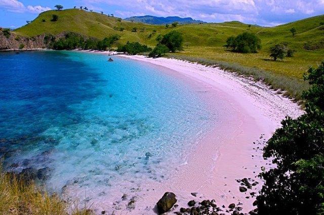 1. Kuta Bali, 2. Florida Anyer, 3. Klayar, 4. Lovina, 6. Pelabuhan Ratu, 7. Sanur, 8. Alif Stone Park, 9. Kolbano