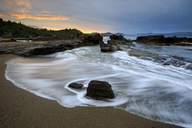 1. Kuta Bali, 2. Florida Anyer, 3. Klayar, 4. Lovina, 6. Pelabuhan Ratu, 7. Sanur, 8. Alif Stone Park, 9. Kolbano