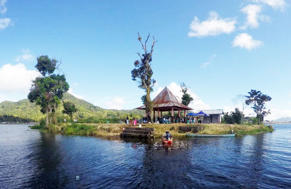 1. Situ Patenggang Patengan, 2. Danau Tondano, 3. Danau Segara Anakan, 4. Danau Kawah Ijen, 5. Danau Kelimutu