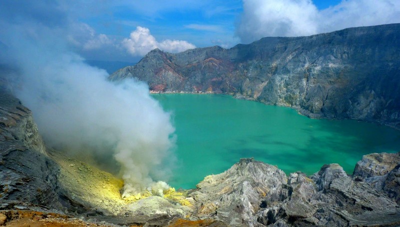 1. Situ Patenggang Patengan, 2. Danau Tondano, 3. Danau Segara Anakan, 4. Danau Kawah Ijen, 5. Danau Kelimutu