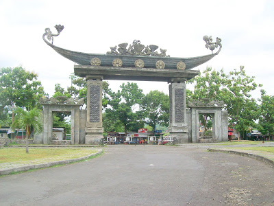 1. Gladag Food Center, 2. Taman Balekambang, 3. Taman Sekartaji, 4. Pabelan, 5. Gerbang Institut Seni Indonesia, 6. Ngarsopuro Night Market, 7. Stadion Manahan, 8. Alun-Alun Kidul, 9. Kawasan Universitas Sebelas Maret, 10. Stasiun Purwosari, 11. Taman Sriwedari