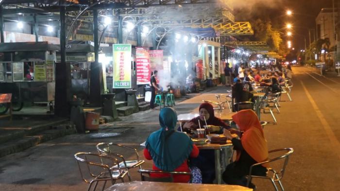 1. Gladag Food Center, 2. Taman Balekambang, 3. Taman Sekartaji, 4. Pabelan, 5. Gerbang Institut Seni Indonesia, 6. Ngarsopuro Night Market, 7. Stadion Manahan, 8. Alun-Alun Kidul, 9. Kawasan Universitas Sebelas Maret, 10. Stasiun Purwosari, 11. Taman Sriwedari