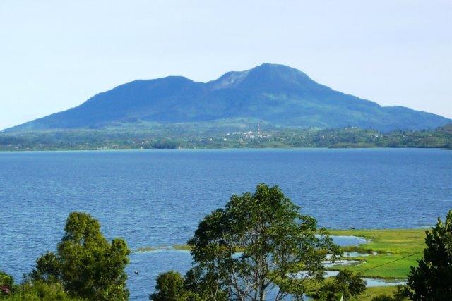 1. Danau Singkarak, 2. Danau Maninjau, 3. Danau Kembar, 4. Danau Talang, 5. Danau Laut Tinggal