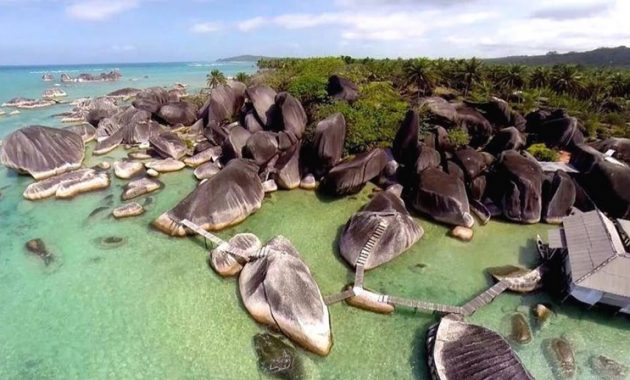 1. Kuta Bali, 2. Florida Anyer, 3. Klayar, 4. Lovina, 6. Pelabuhan Ratu, 7. Sanur, 8. Alif Stone Park, 9. Kolbano