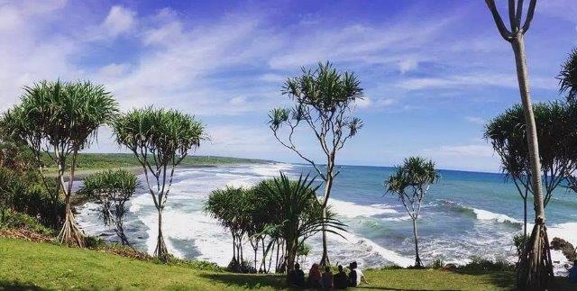 1. Cipatujah, 2. Sindangkerta, 3. Pamayangsari, 4. Karangtawulan, 5. Bubujung, 6. Karapyak Pasir Putih, 7. Madosari, 8. Batu Karas, 9. Santolo, 10. Tanjungkerta