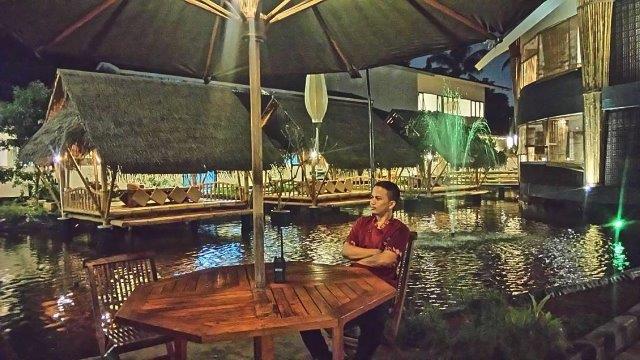 1. Talaga Sampireun, 2. Segarra Ancol, 3. Le Bridge, 4. Marina Kitchen, 5. A&amp;W Ancol, 6. Nyiur Cafe Putri Duyung Hotel, 7. The Pier Bay Kalaha, 8. 33 Degrees Rooftop Lounge &amp; Bar, 9. Oceanic Seabreeze, 10. Colombus Cafe Dermaga, 11. Jimbaran, 12. Teratai Restaurant- Discovery Hotel, 13. Saung Layaran, 14. Taman Santap Rumah Kayu (Tutup Permanen), 15. Seaside Suki Ancol (Tutup Permanen)