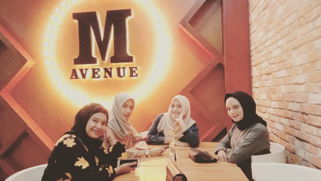 1. Pohon Pisang, 2. Tongs Soyamilk & Beancurd, 3. Ayam Pepes Medan, 4. Socrates Vegan, 5. Jambul Seafood, 6. Pondok Lesehan Keluarga Sedap Mantap, 7. Dim Sum Ayong, 8. Daebak Korean BBQ Restaurant, 9. Sushi Boat, 10. Sate Memeng, 11. Es Cream Fountain Medan, 12.Merdeka Walk, 13. Martabak Yurich, 14. M Avenue, 15. Ring Road, 16. Restoran Nelayan, 17. City Ice Cream, 18. Sop Sumsum Langsa, 19. Seafood Jalan Wajir, 20. On Do Grill Batak, 21. Ucok Durian, 22. Cha Sio Afuk 88, 23. Kesawan Square, 24. Kopi Ong, 25. Tip Top Medan