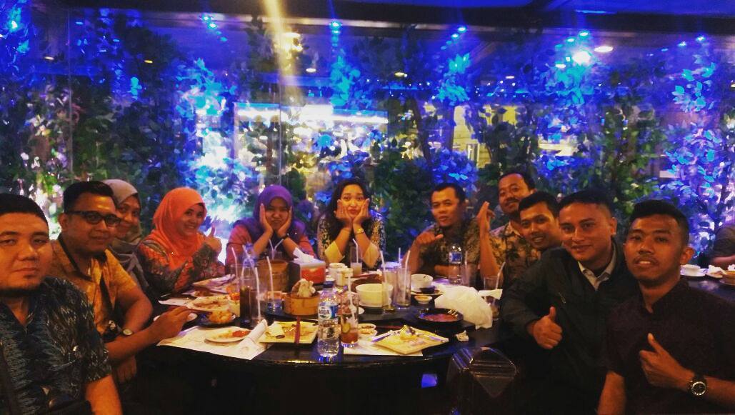 1. Pohon Pisang, 2. Tongs Soyamilk & Beancurd, 3. Ayam Pepes Medan, 4. Socrates Vegan, 5. Jambul Seafood, 6. Pondok Lesehan Keluarga Sedap Mantap, 7. Dim Sum Ayong, 8. Daebak Korean BBQ Restaurant, 9. Sushi Boat, 10. Sate Memeng, 11. Es Cream Fountain Medan, 12.Merdeka Walk, 13. Martabak Yurich, 14. M Avenue, 15. Ring Road, 16. Restoran Nelayan, 17. City Ice Cream, 18. Sop Sumsum Langsa, 19. Seafood Jalan Wajir, 20. On Do Grill Batak, 21. Ucok Durian, 22. Cha Sio Afuk 88, 23. Kesawan Square, 24. Kopi Ong, 25. Tip Top Medan