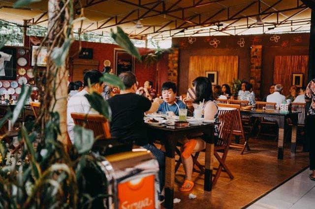 1. Pohon Pisang, 2. Tongs Soyamilk & Beancurd, 3. Ayam Pepes Medan, 4. Socrates Vegan, 5. Jambul Seafood, 6. Pondok Lesehan Keluarga Sedap Mantap, 7. Dim Sum Ayong, 8. Daebak Korean BBQ Restaurant, 9. Sushi Boat, 10. Sate Memeng, 11. Es Cream Fountain Medan, 12.Merdeka Walk, 13. Martabak Yurich, 14. M Avenue, 15. Ring Road, 16. Restoran Nelayan, 17. City Ice Cream, 18. Sop Sumsum Langsa, 19. Seafood Jalan Wajir, 20. On Do Grill Batak, 21. Ucok Durian, 22. Cha Sio Afuk 88, 23. Kesawan Square, 24. Kopi Ong, 25. Tip Top Medan
