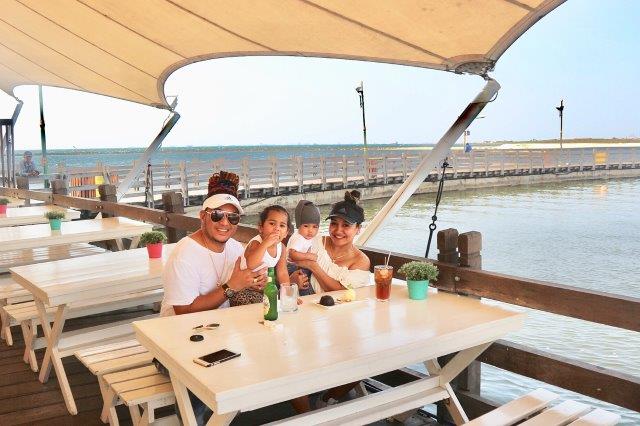 1. Talaga Sampireun, 2. Segarra Ancol, 3. Le Bridge, 4. Marina Kitchen, 5. A&amp;W Ancol, 6. Nyiur Cafe Putri Duyung Hotel, 7. The Pier Bay Kalaha, 8. 33 Degrees Rooftop Lounge &amp; Bar, 9. Oceanic Seabreeze, 10. Colombus Cafe Dermaga, 11. Jimbaran, 12. Teratai Restaurant- Discovery Hotel, 13. Saung Layaran, 14. Taman Santap Rumah Kayu (Tutup Permanen), 15. Seaside Suki Ancol (Tutup Permanen)