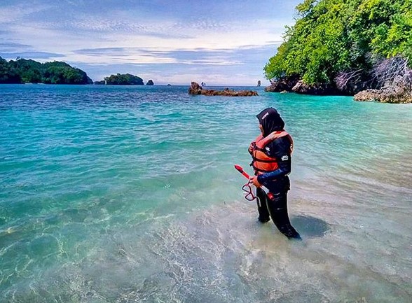 1. Bisa Untuk Berenang, 2. Camping Area, 3. Trekking, 4. Kebersihan yang Benar-Benar Terjaga, 5. Jumlah Pengunjung Di batasi, 6. Memiliki 3 Warna yang Berbeda, 7. Snorkeling Dan Bekenalan Dengan Biota Laut Sekitar