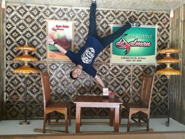 1. Tautan Rasa, 2. Gurih 7 Bogor, 3. Waroenk Talubi, 4. Cyrano Café, 5. Lusso Café & Resto, 6. Nicole’s Kitchen & Lounge, 7. De Salman Resto, 8. Toastea Cafe, 9. Death by Chocolate Bogor, 10. The Place, 11. Rumah Air Restaurant, 12. Lemongrass Modern Kopitiam, 13. Two Stories Cafe, 14. Lemon8 Cafe, 15. Royal Bakery & Café, 16. Peppino House Resto, 17. Ah Poong (Pasar Apung Sentul City) Food Court, 18. Culinaire Van Bogor, 19. Mie Ayam Baso Bangka “AL”, 20. Cool & Cool, 21. Warung Tam@n, 22. Resto Solo, 23. Bakso PMI, 24. Pondok Sate Tongseng Assalam, 25. Boogie Cafe, 26. Food Gallery BTM, 27. Cabana Café, 28. De Leuit, 29. Saung Kuring, 30. Daiji Ramen, 31. De Saung, 32. Meranti Restaurant, 33. Bale Kabayan, 34. Sop Buntut Mang UU, 35. Kedai Kita, 36. Apple Pie, 37. Cafe Dedaunan, 38. Monarchy Bistro, 39. Daily Dose Coffee & Eatery, 40. DGlock, 41. Cimory Riverside, 42. Momomilk Barn
