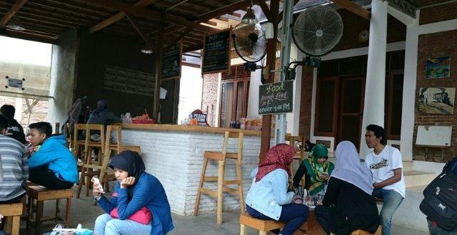 1. Loja De Cafe, 2. Waroenk Ora Umum, 3. #Wkwk Food & Drink, 4. Shushu Milkshake, 5. Waroeng Kenthir, 6. Warunk Upnormal