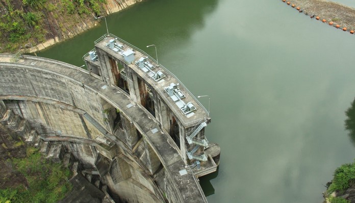 1. Danau Di Atas, 2. Danau Di Bawah, 3. Danau Aur, 4. Danau Maninjau, 5. Danau Ranau Pusri, 6. Danau Singkarak, 7. Danau Toba, 8. Danau Tes, 9. Danau Air Hitam , 10. Waduk Sigura-gura