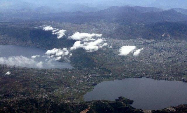 1. Danau Di Atas, 2. Danau Di Bawah, 3. Danau Aur, 4. Danau Maninjau, 5. Danau Ranau Pusri, 6. Danau Singkarak, 7. Danau Toba, 8. Danau Tes, 9. Danau Air Hitam , 10. Waduk Sigura-gura