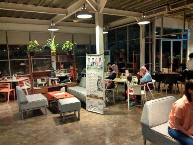 1. Milan Pizzeria Cafe, 2. Bang Dev Cafe &amp; Resto, 3. Warung Pasta, 4. Warunk Dreamer, 5. Baperin Aja, 6. Golden Bar