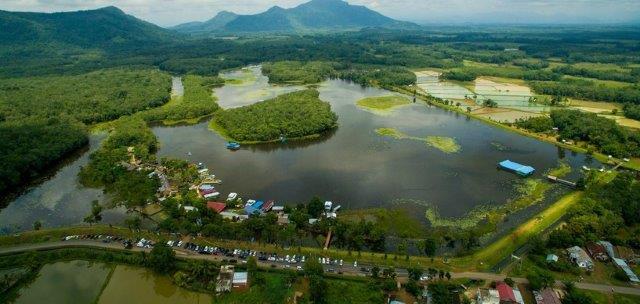 1. Danau Di Atas, 2. Danau Di Bawah, 3. Danau Aur, 4. Danau Maninjau, 5. Danau Ranau Pusri, 6. Danau Singkarak, 7. Danau Toba, 8. Danau Tes, 9. Danau Air Hitam , 10. Waduk Sigura-gura