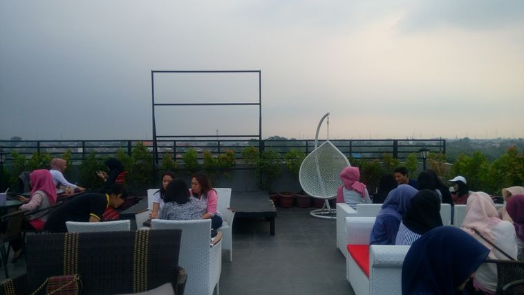 1. Milan Pizzeria Cafe, 2. Bang Dev Cafe &amp; Resto, 3. Warung Pasta, 4. Warunk Dreamer, 5. Baperin Aja, 6. Golden Bar