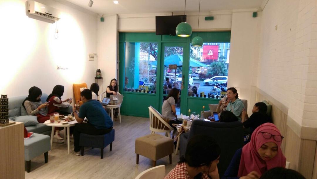 1. Up To You Cafe, 2. Cozy Cafe & Resto, 3. Warung Nongkrong , 4. Cafe Bos, 5. Find Out Coffee, 6. Ravi’s Shisha, 7. Reneo Grill & Cafe, 8. Rayhan Cafe, 9. Burger Brothers, 10. Be Oak Coffee & Resto