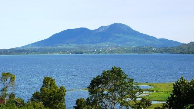 1. Danau Di Atas, 2. Danau Di Bawah, 3. Danau Aur, 4. Danau Maninjau, 5. Danau Ranau Pusri, 6. Danau Singkarak, 7. Danau Toba, 8. Danau Tes, 9. Danau Air Hitam , 10. Waduk Sigura-gura
