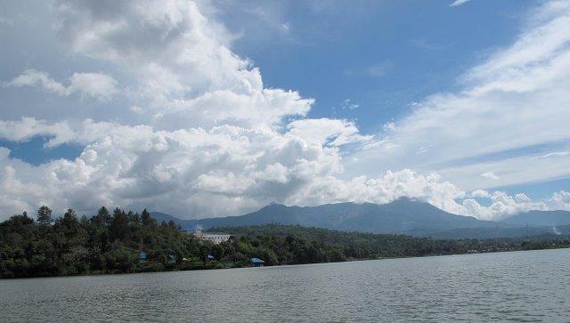 1. Danau Di Atas, 2. Danau Di Bawah, 3. Danau Aur, 4. Danau Maninjau, 5. Danau Ranau Pusri, 6. Danau Singkarak, 7. Danau Toba, 8. Danau Tes, 9. Danau Air Hitam , 10. Waduk Sigura-gura