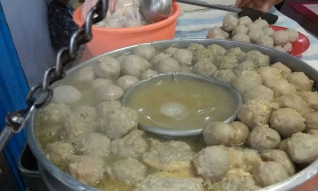 1. Bakso Kota Cak Man, 2. Bakso Mercon Cak Kar, 3. Bakso Pak Gun, 4. Bakso Solo Kidul Pasar, 5. Bakso Damas, 6. Bakso Sumsum Cak Hadi, 7. Bakso Bakar Trowulan, 8. Bakso Bakar Pahlawan Trip