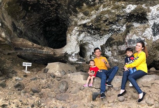 1. Cerita Legenda yang Menarik, 2. Pemandangan Nan Mengesankan, 3. Kera-Kera Ekor Panjang, 4. Upacara Tradisi, 5. Goa Landak, 6. Festival Durian, 7. Spot Area Foto