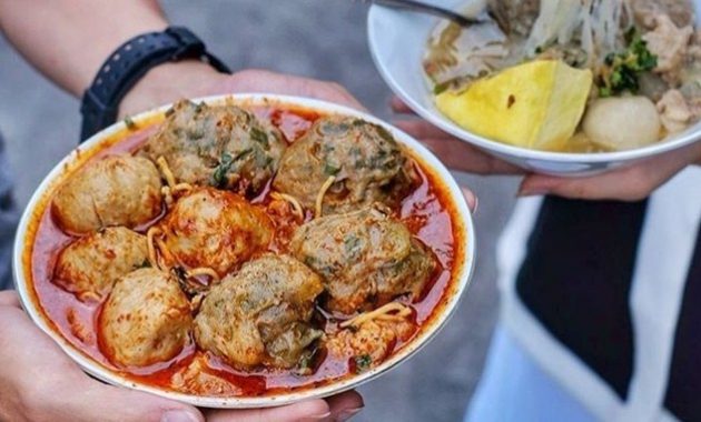 1. Bakso Cuankie Serayu, 2. Bakso Semar, 3. Bakso Malang Enggal, 4. Kedai Bakso Arief, 5. Bakso Djingkrak, 6. Bakso Bintang Avon, 7. Bakso Ceker Braga, 8. Bakso Rudal Anggrek, 9. Bakso Ikah Asgar, 10. Bakmi Encek