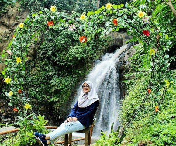 1. Coban Nirwana, 2. Coban Pelangi, 3. Coban Rondo, 4. Coban Rais, 5. Coban Kethak, 6. Coban Gintung, 7. Sumber Pitu, 8. Tumpak Sewu, 9. Banyu Anjlok, 10. Coban Jahe