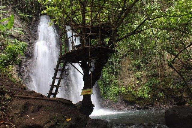 1. Coban Nirwana, 2. Coban Pelangi, 3. Coban Rondo, 4. Coban Rais, 5. Coban Kethak, 6. Coban Gintung, 7. Sumber Pitu, 8. Tumpak Sewu, 9. Banyu Anjlok, 10. Coban Jahe