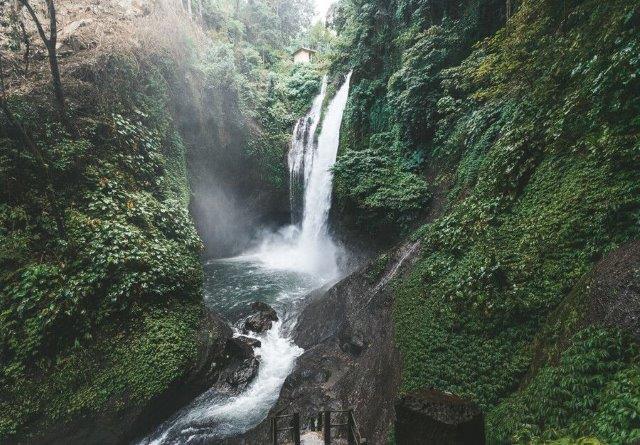 1. Tegenungan Waterfall, 2. Kanto Lampo, 3. Goa Rang Reng Waterfall, 4. Petanu, 5. Manuaba waterfall, 6. Gitgit Waterfall, 7. Aling-Aling waterfall, 8. Apit Aungan Pejeng, 9. Sumampan, 10. Titi Gong Gang