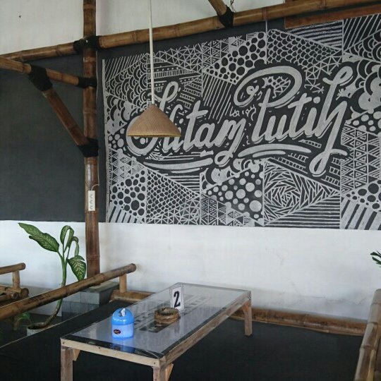 1. High Cafe &amp; Share, 2. Jong Java Cafe, 3. Warung Oranje , 4. Cafe Hitam Putih, 5. Cafe Kumpul Tjeret, 6. DKK Kafe (Diet Kapan Kapan), 7. Wkwk Fodd &amp; Drink, 8. Kedai Rahat, 9. Cubicle Cafe, 10. Tanda Tanya Coffee 