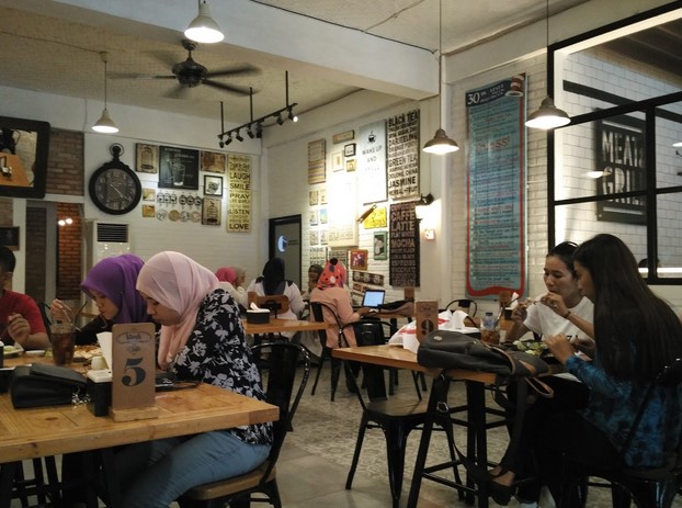 1. Weekend Cafe, 2. Yangi Beach Cafe, 3. V Coffee , 4. Lalito Coffee, 5. Safari Garden Cafe, 6. Kiosk